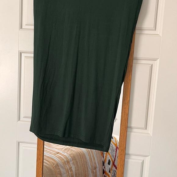 Elegant Dark Green Long Sleeve 2 piece skirt set. Body con material - Picture 4 of 4